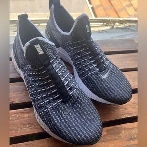 Nike React Phantom Running shoes size 8.5, never worn!